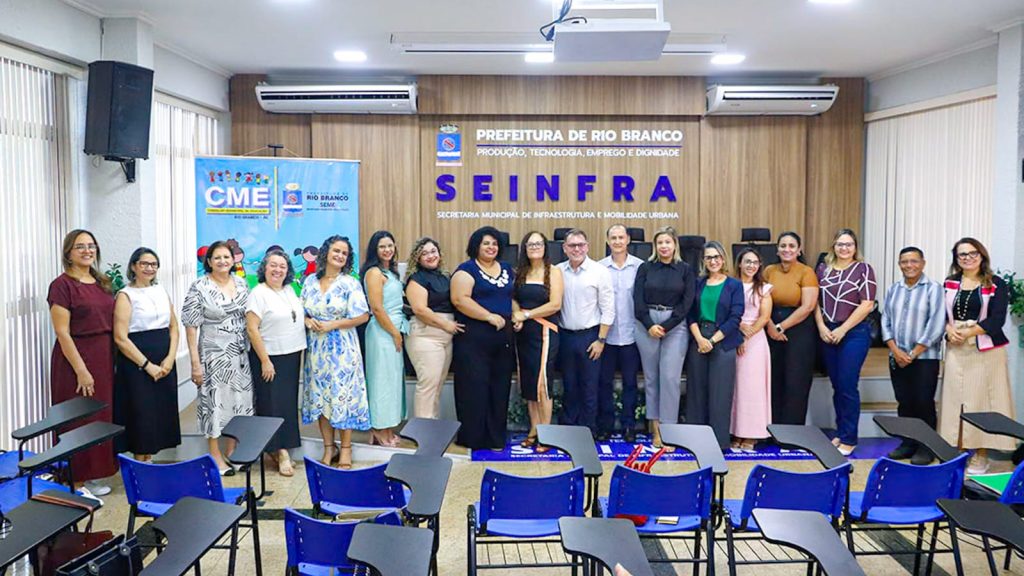 Prefeitura de Rio Branco participa da posse dos novos conselheiros municipais de educação 4 Conselheiros 10 e1748038528303