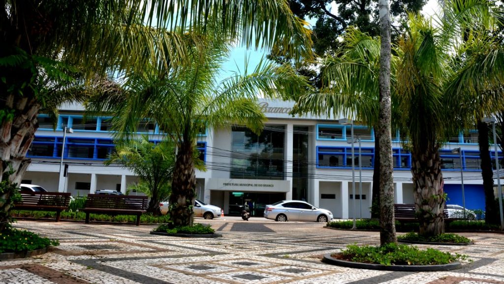 Prefeitura de Rio Branco antecipa pagamento para esta sexta-feira, dia 23, e injeta recursos na economia local 3 FACHADA DA PREFEITURA DE RIO BRANCO