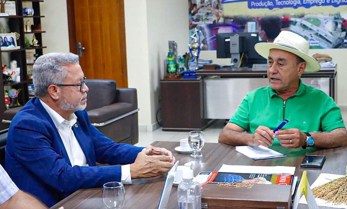 Prefeito de Rio Branco recebe deputado estadual para avançarem em regularização fundiária na capital