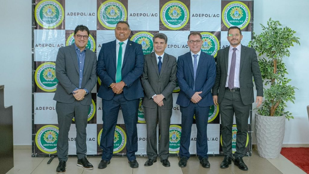 Prefeitura de Rio Branco prestigia posse da nova diretoria da Associação dos Delegados e Policiais Civis do Acre 4 Solenidade posse 30 e1748908863261