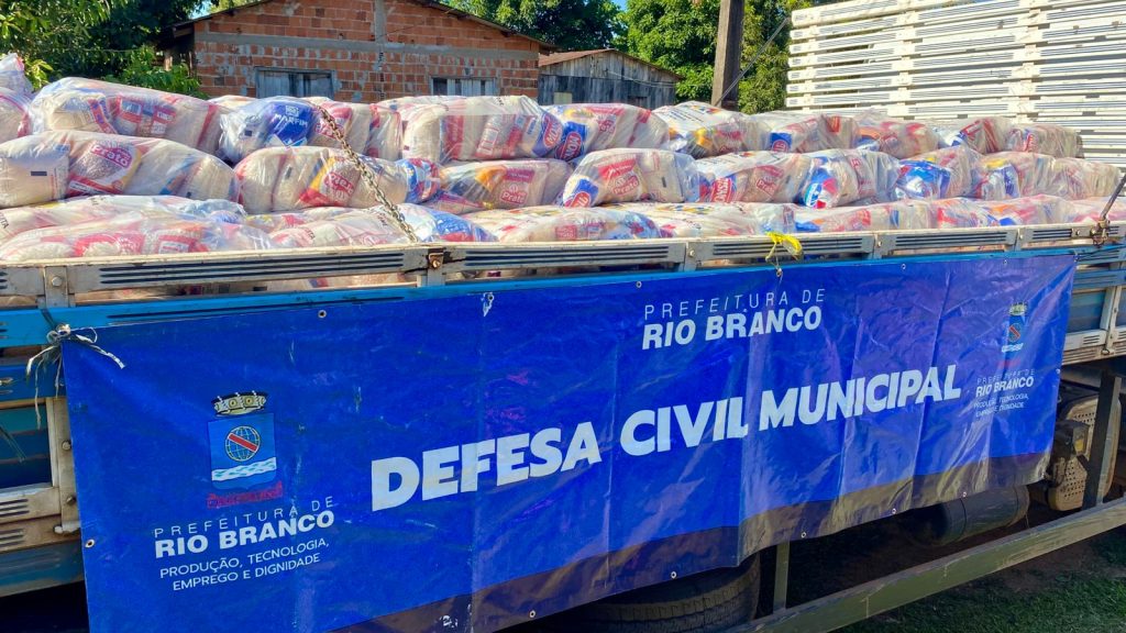 Prefeitura de Rio Branco distribui 660 cestas básicas para produtores rurais afetados por desastres naturais 10 660 cestas basicas 16 e1749067205250
