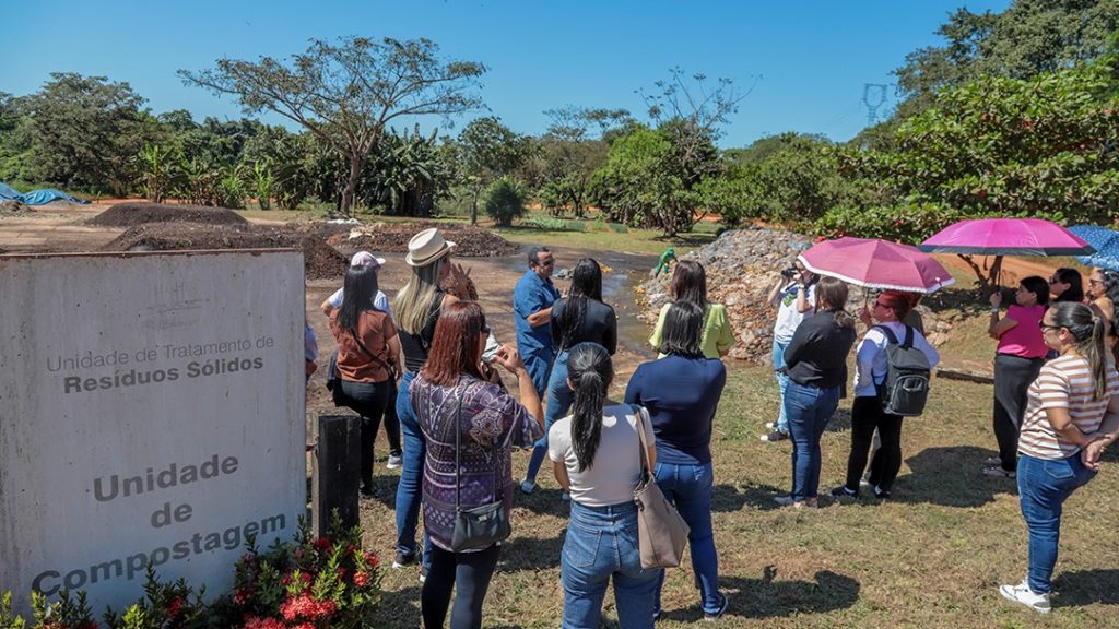 Professores da Prefeitura de Rio Branco participam de aula prática sobre educação ambiental na UTRE 10 Educacao ambiental na UTRE 1 e1749044727240