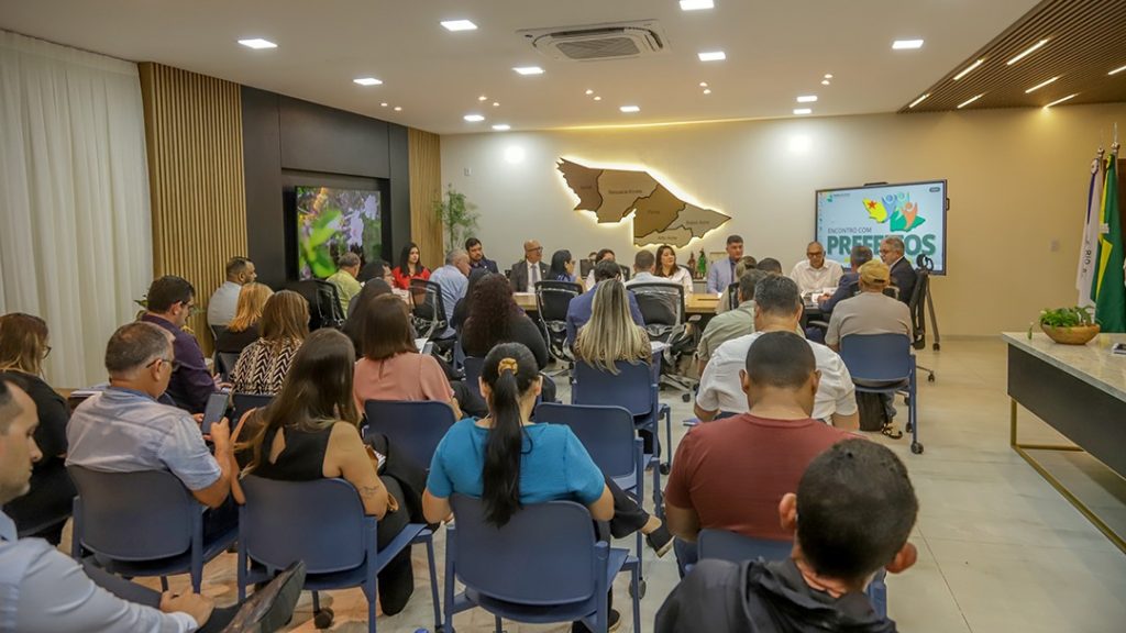 Prefeitura de Rio Branco participa de encontro com gestores municipais para fortalecer políticas públicas prioritárias 5 Encontro de Prefeitos 1 e1750276426642