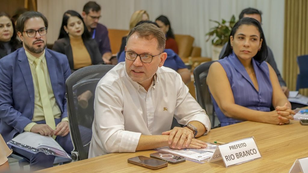 Prefeitura de Rio Branco participa de encontro com gestores municipais para fortalecer políticas públicas prioritárias 1 Encontro de Prefeitos 17 e1750278470968
