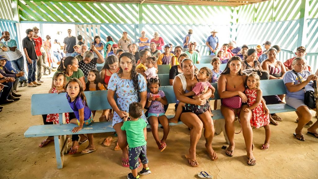 Famílias afetadas por desastres naturais da comunidade Barro Alto recebem cestas básicas da Prefeitura de Rio Branco 3 Entrega cestas basicas as familias da Transacreana 19 e1750194558623