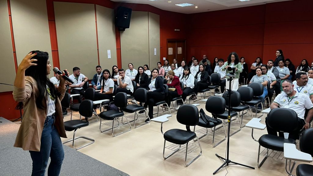 Prefeitura de Rio Branco realiza oficina de origami e palestra sobre saúde e meio ambiente na OCA 6 Oficina de origami 3 e1749655843188