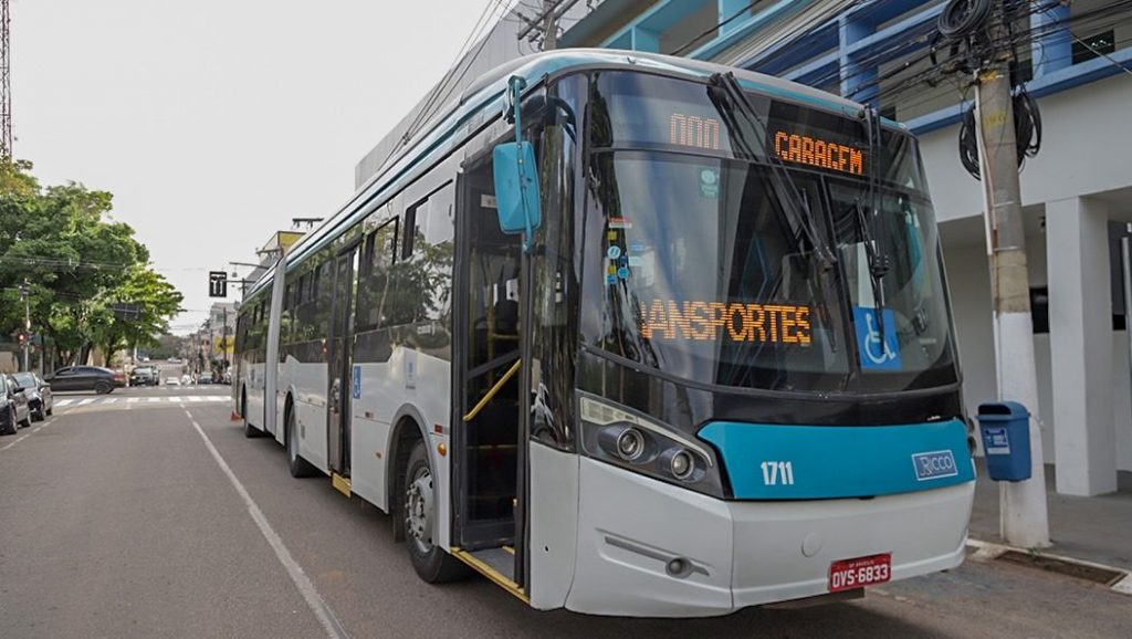 Prefeitura de Rio Branco sanciona Lei que autoriza pagamento de passagem de ônibus por Pix 2 Onibus Pix 1 e1750969898741