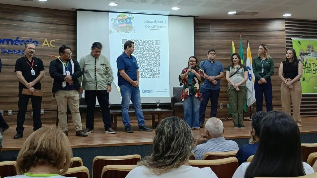 Prefeitura de Rio Branco apresenta atrativos turísticos sustentáveis em evento sobre Turismo e Meio Ambiente 9 Projeto Agente Ambiental Mirim 5 e1750256988470