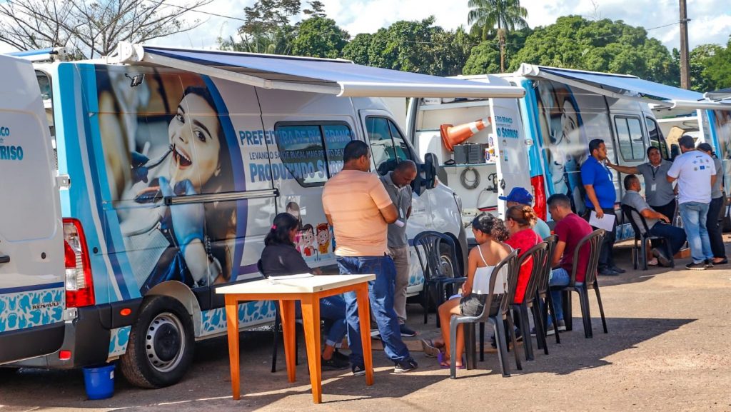 Prefeitura de Rio Branco oferece até 3 mil procedimentos odontológicos à comunidade pesqueira 3 Saude bucal pescador 14 e1750278897364