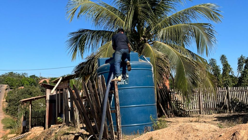 Prefeitura mantém abastecimento de água potável às famílias afetadas pela seca 3 Abastecimento de agua potavel 3 e1753126849839