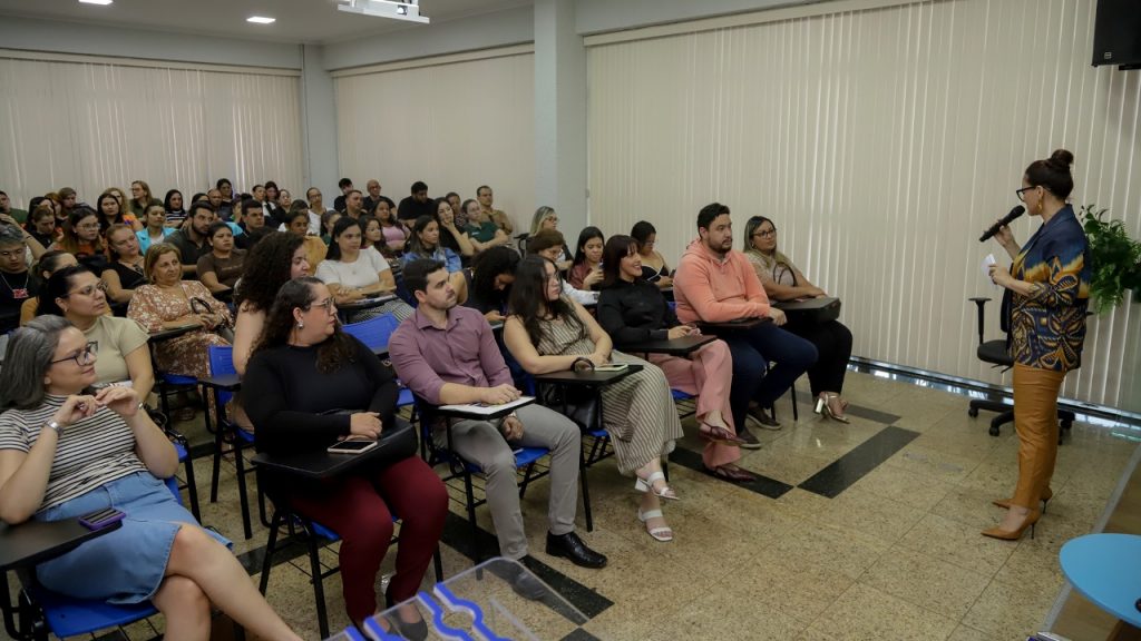 Prefeitura de Rio Branco promove capacitação sobre Cerimonial e Protocolo para servidores municipais 1 Capacitacao cerimonial para servidores municipais 18 e1753995313305
