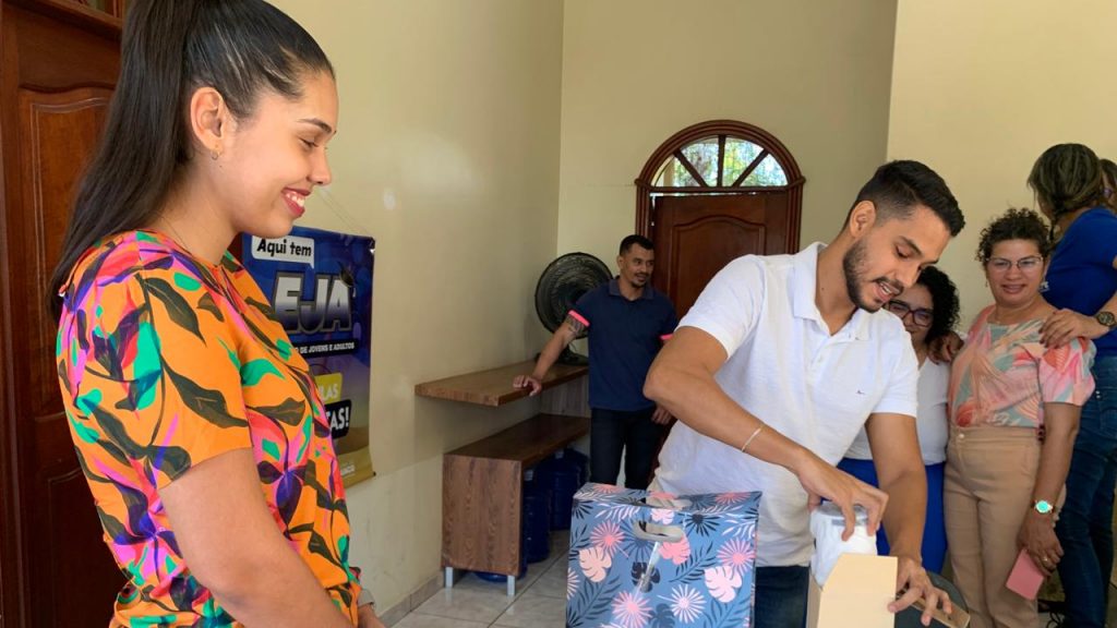 Centro Pop recebe doação de equipamento multimídias para reforçar ações educativas 4 Doacao de aparelho de multimidias 8 e1753480510199