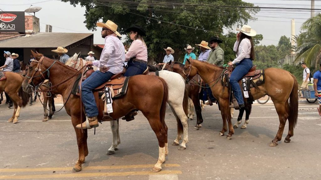 Prefeitura de Rio Branco reforça fiscalização contra maus-tratos a animais durante a Cavalgada da Expoacre 2025 3 Fiscalizacao Cavalgada Semeia 1 e1752878063805