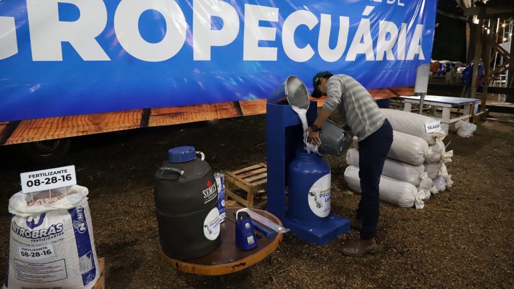 Prefeitura de Rio Branco apresenta ações e programas voltados ao fortalecimento da produção rural na Expoacre 2025 6 Fortalecimento da producao rural na Expoacre 18 e1753889597723