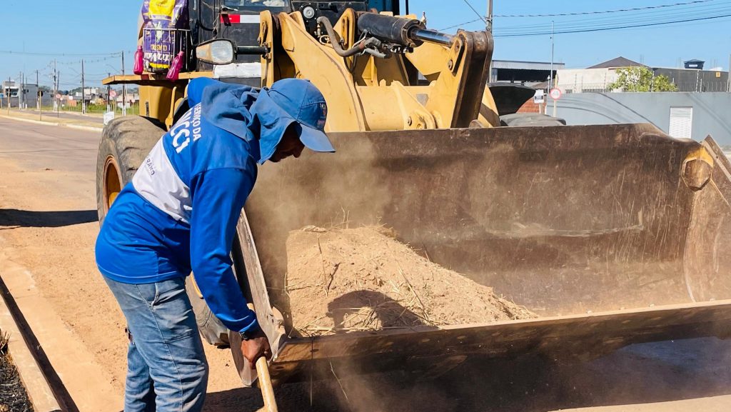 Prefeitura de Rio Branco intensifica serviços de limpeza urbana em todas as regionais 2 LIMPEZA SMCCI W 3 scaled e1752529416903