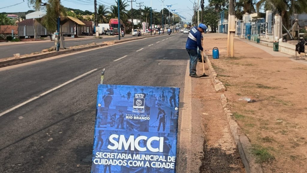 Prefeitura de Rio Branco realiza limpeza e manutenção no Parque de Exposições para a Expoacre 2025 7 Limpeza e manutencao no Parque de Exposicoes 5 e1752871024101