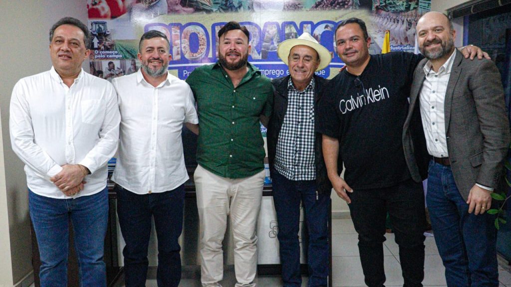 Prefeito de Rio Branco apresenta novo secretário de Esportes e reforça compromisso com a juventude 9 Novo secretario de Esportes 9 e1751647974363