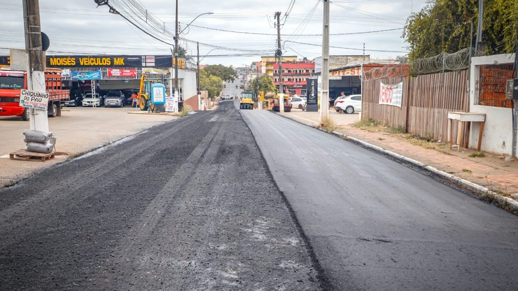 Prefeitura de Rio Branco realiza recapeamento mecanizado na Rua Rio de Janeiro 1 Recapeamento mecanizado na Rua Rio de Janeiro 17 e1753913695660