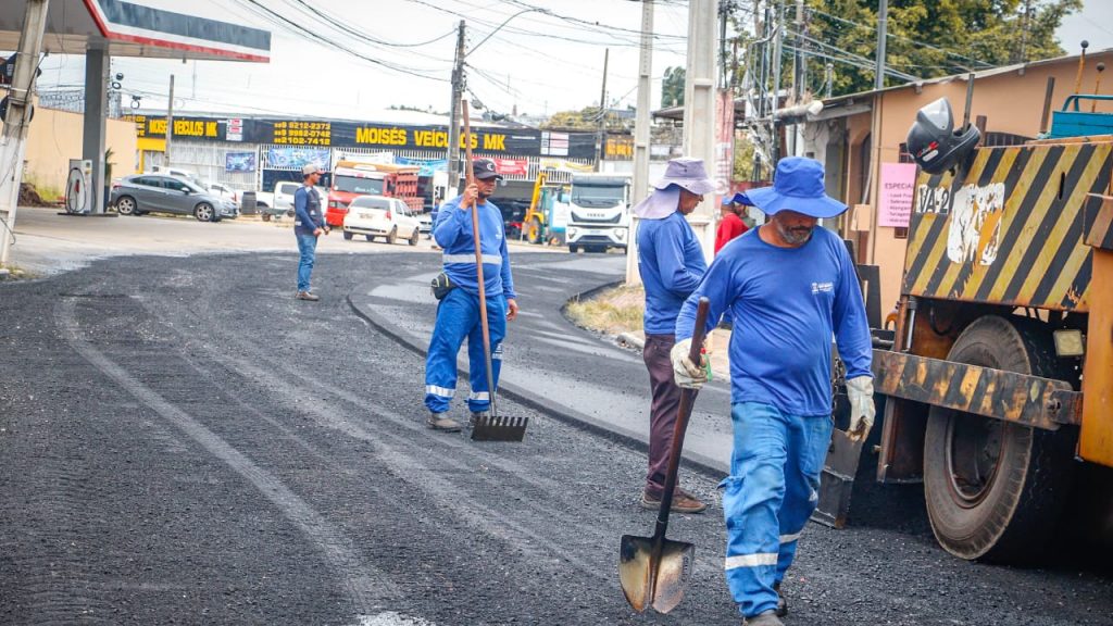 Prefeitura de Rio Branco realiza recapeamento mecanizado na Rua Rio de Janeiro 2 Recapeamento mecanizado na Rua Rio de Janeiro 18 e1753914066723