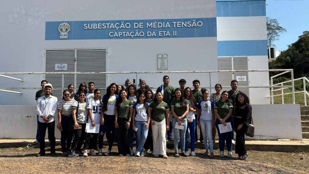 Alunos visitam ETA II e reforçam campanha de conscientização sobre o uso da água em Rio Branco 6 Alunos visitam ETA II 6 scaled e1754686416787