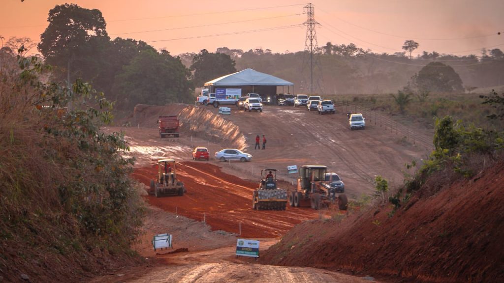 Prefeito de Rio Branco participa de momento histórico da assinatura da ordem de serviço do Arco Metropolitano, na capital 6 Assinatura da ordem de servico do Arco Metropolitano 18 e1755618880907