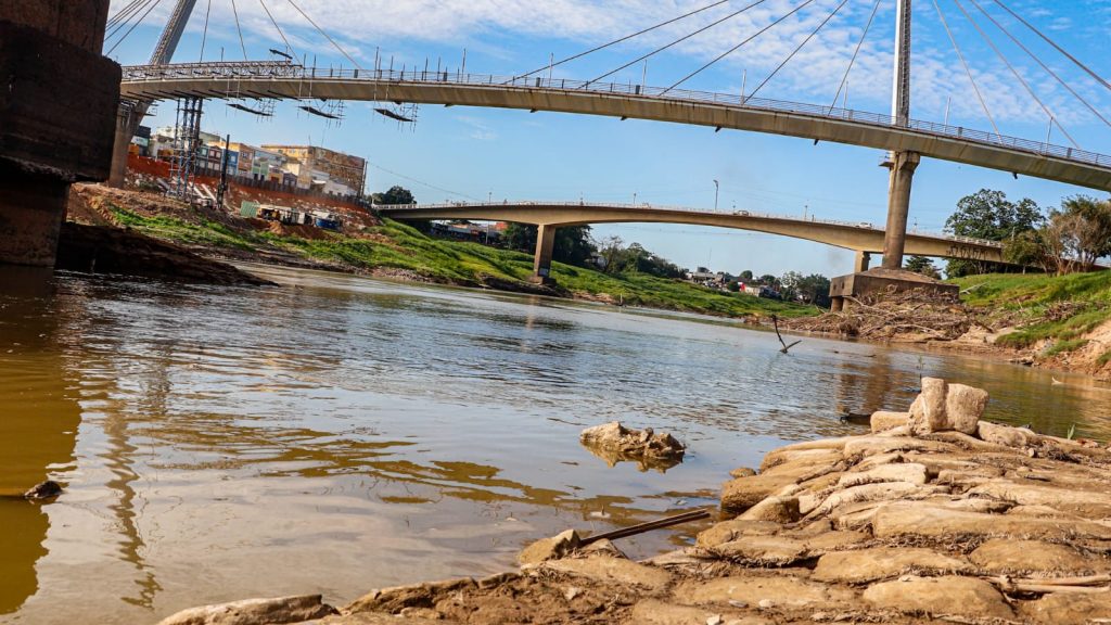 Em razão da seca extrema, Prefeitura de Rio Branco sanciona decreto de emergência na capital nesta quarta-feira 9 Decreto de emergencia Seca 6 e1754426418248