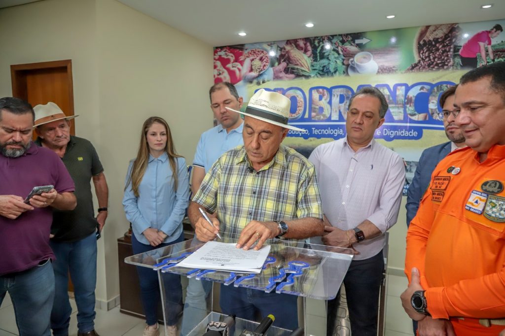 Decreto de emergência por seca extrema é assinado na capital acreana 6 Decreto de emergencia seca extrema 8