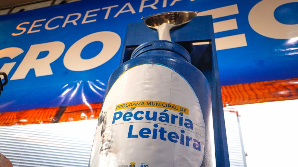 Pecuária leiteira ganha reforço em Rio Branco com entrega de certificados do curso de Inseminação Artificial durante Expoacre 2025 4 ENTREGA CERTIFICADOS SEAGRO MA 01.08.25 11 e1754250189182