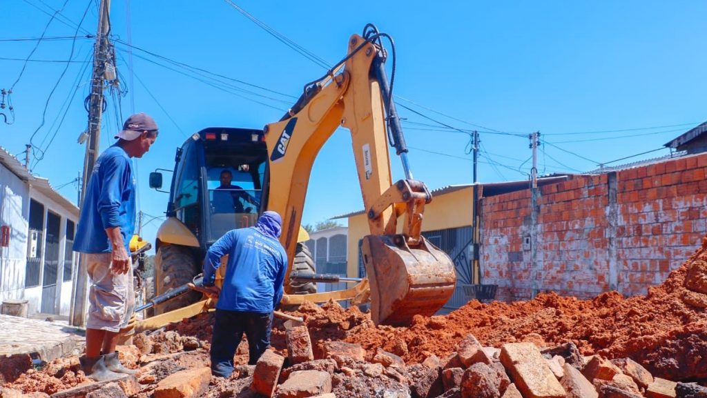 Prefeitura de Rio Branco realiza reparo em tubulação antiga do Saerb e evita desperdício de água 3 Reparo em tubulacao antiga do Saerb 10 e1755291579257