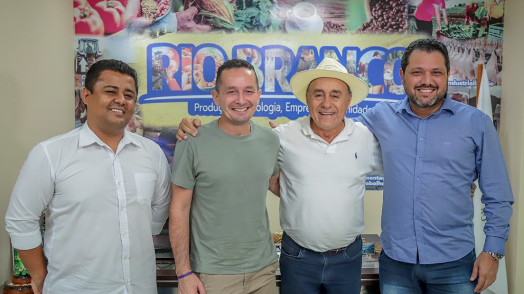 Prefeito de Rio Branco discute fortalecimento da gestão municipal com deputado estadual 3 Reuniao Prefeito e Deputado estadual Adailto Cruz 2025 1 e1755706643134