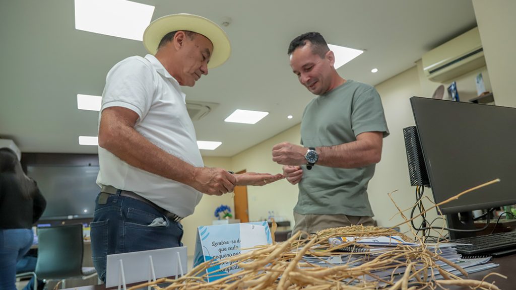 Prefeito de Rio Branco discute fortalecimento da gestão municipal com deputado estadual 9 Reuniao Prefeito e Deputado estadual Adailto Cruz 2025 5 e1755704004981