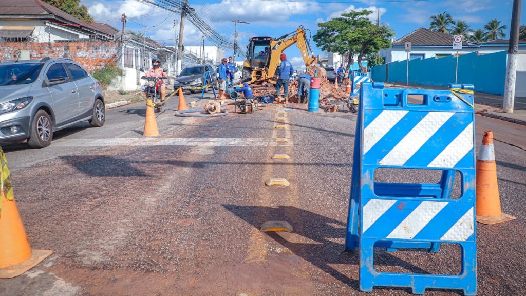 Prefeitura de Rio Branco realiza reparo em adutora na rua Floriano Peixoto 2 Rompimento de adutora 15 e1754606564862