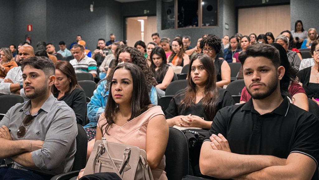 Prefeitura de Rio Branco promove palestra “Sim, Eu Posso: Acessando o Poder Pessoal” para fortalecer lideranças 6 SIM EU POSSO 3 scaled e1756335207301