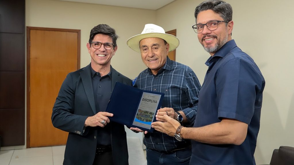 Prefeito Tião Bocalom recebe superintendente nacional da Rede Record em visita institucional a Rio Branco 3 Visita Diretor da TV RECORD 11 e1756223686467
