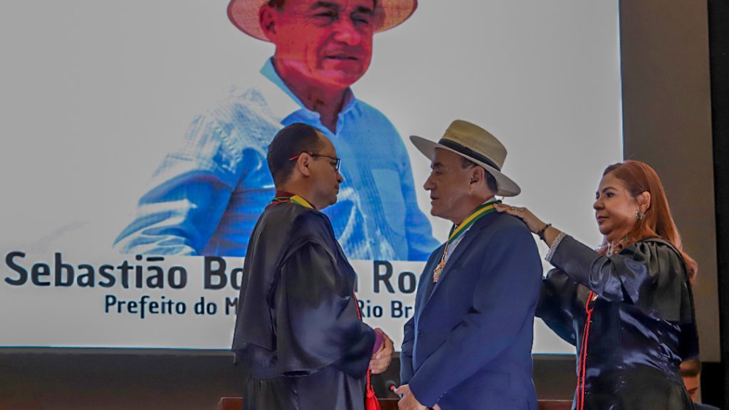 Prefeito de Rio Branco recebe Medalha do Mérito da Justiça Eleitoral em solenidade de 50 anos do TRE-AC 5 homenagem TRE foto val fernandes 47 e1754081456316