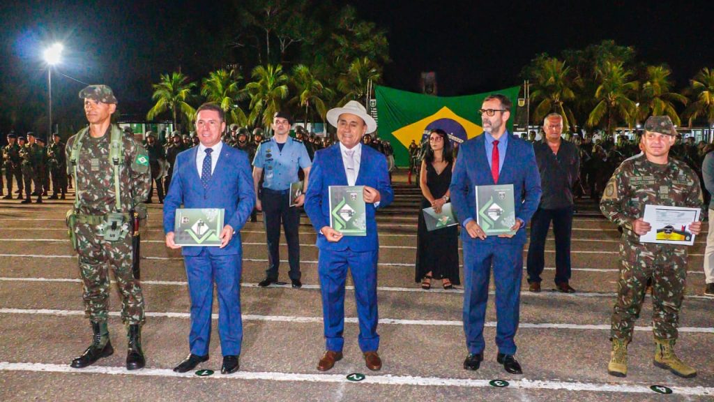 Prefeito de Rio Branco é homenageado durante os 69 anos do Batalhão de Infantaria e Selva Plácido de Castro 6 Aniversario de 69 anos do 4Bis 8 e1758298960951
