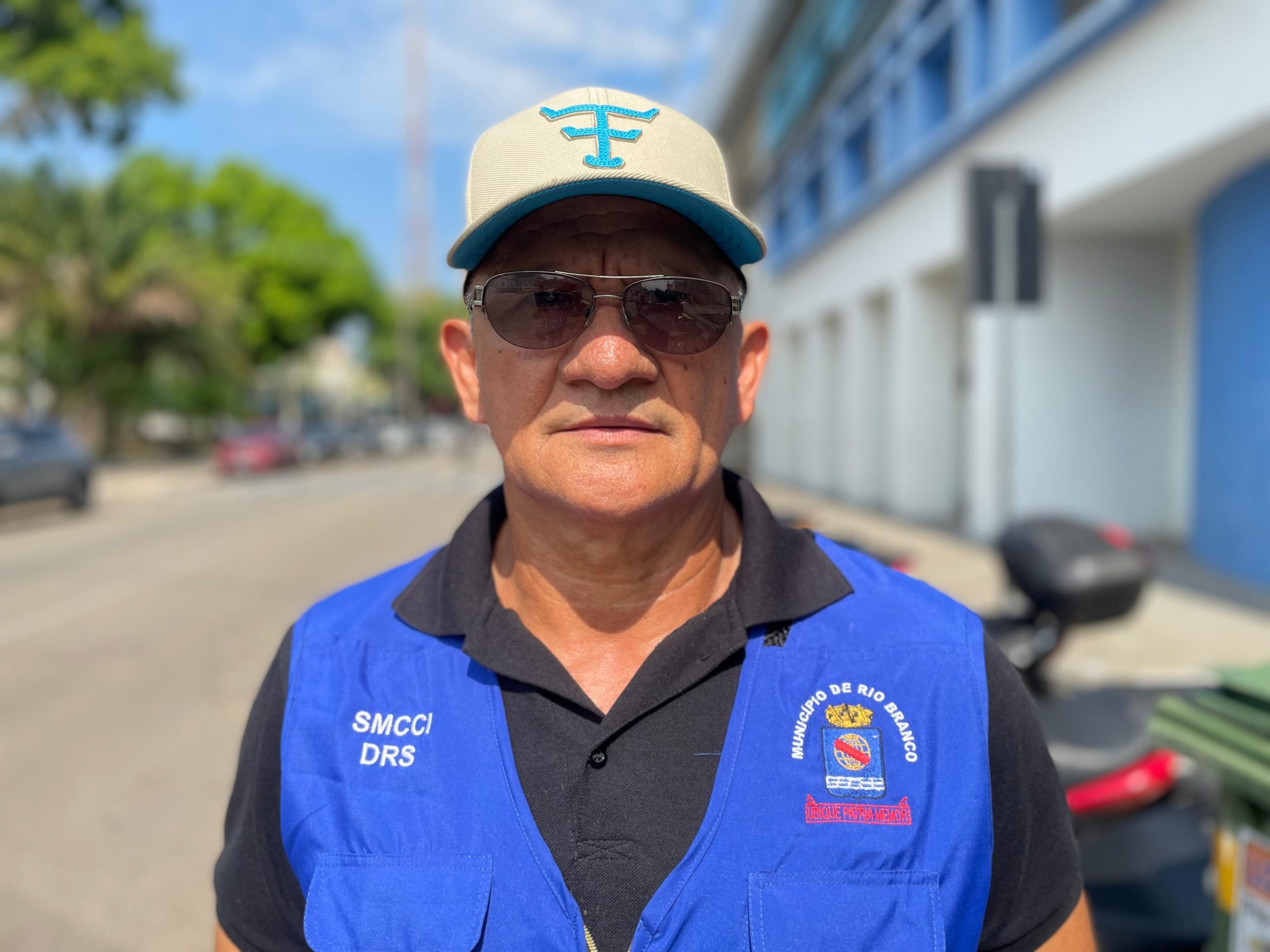 “Muitas vezes não conseguimos realizar a limpeza ou retirada dos entulhos, já que as caixas são removidas ou derrubadas”, explicou Antonio. (Foto: Secom)
