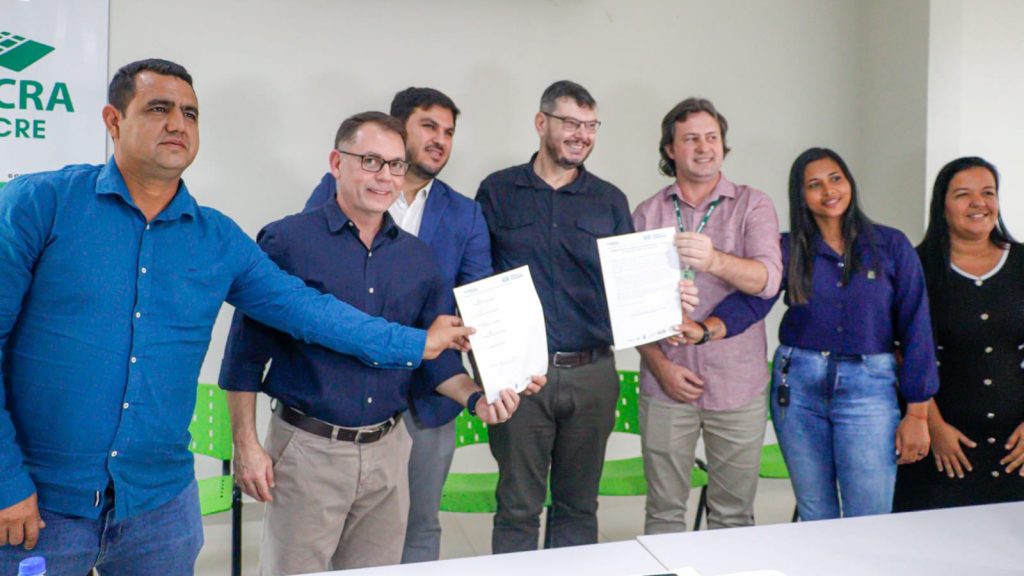 Prefeitura de Rio Branco recebe equipamentos para fortalecer combate ao desmatamento e queimadas 8 Entrega de equipamentos do Incra 2 e1757624846726