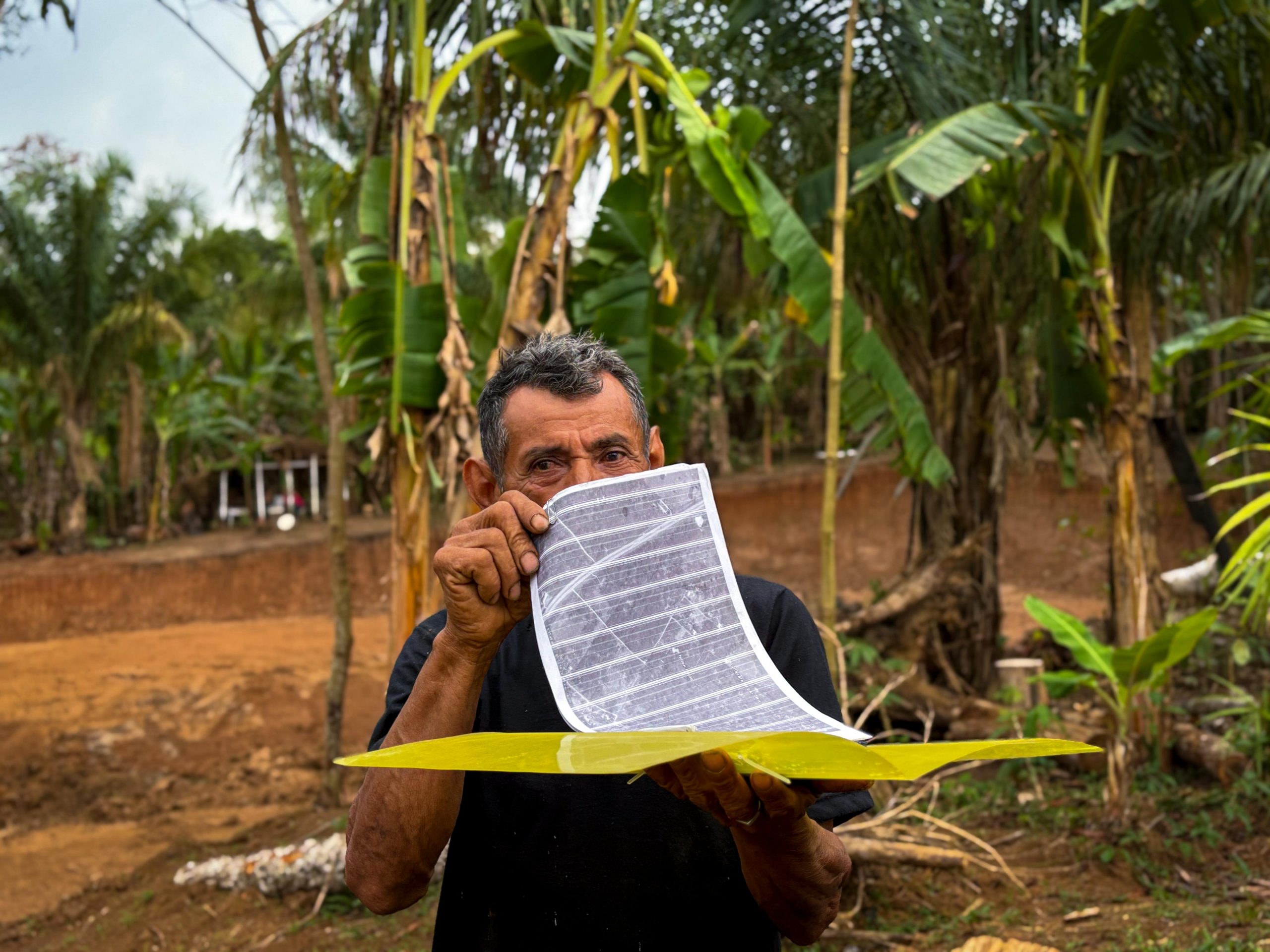 “Eu fiz o açude, mas não sabia que precisava de licença. Aqui não tem água encanada, e eu precisava para irrigar as plantas”, disse o agricultor. (Foto: Vitória Souza/Secom)