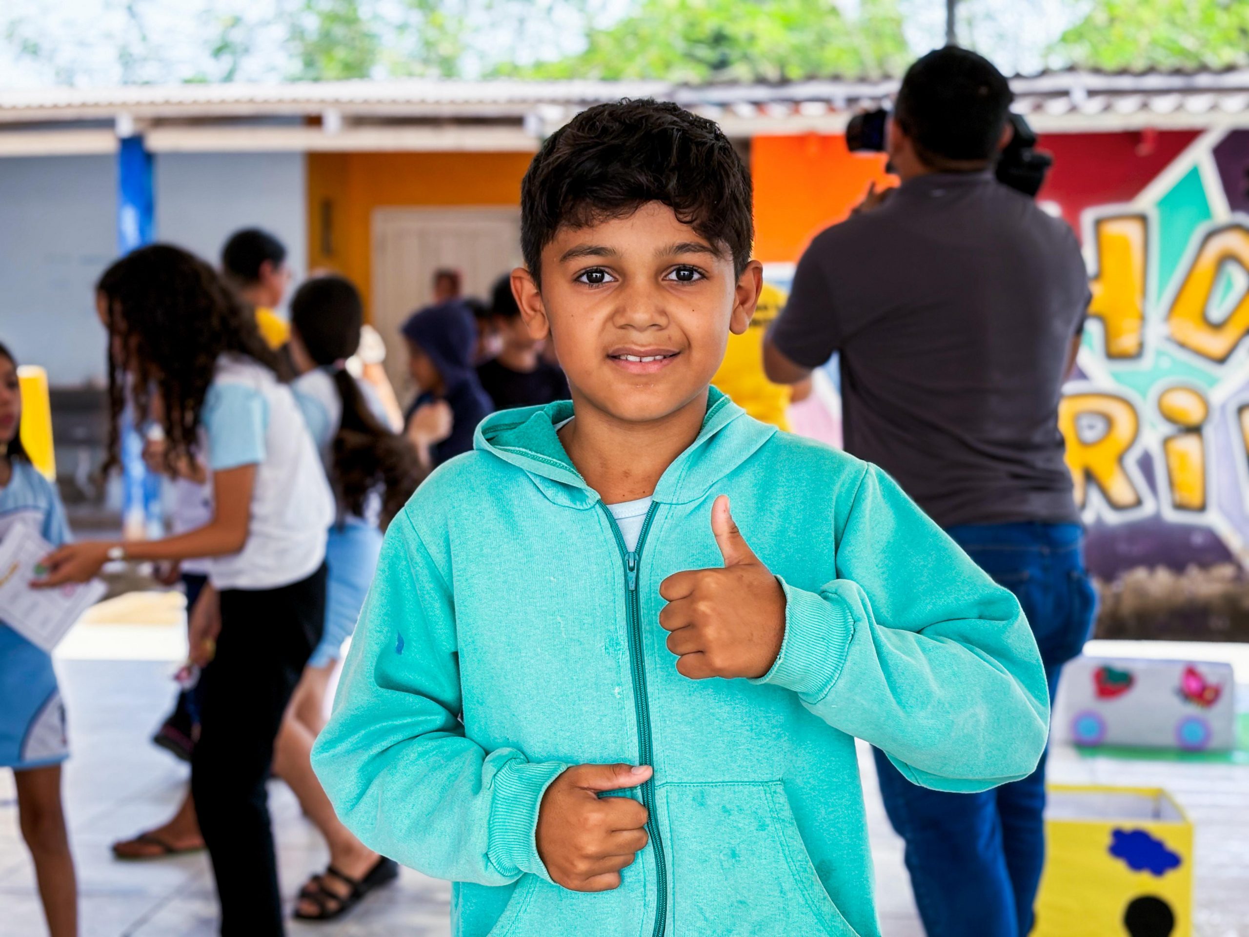 “Eu aprendi sobre os sinais do trânsito e que não pode andar no meio da rua e nem do lado”, disse Miguel. (Foto: Vitória Souza/Secom)