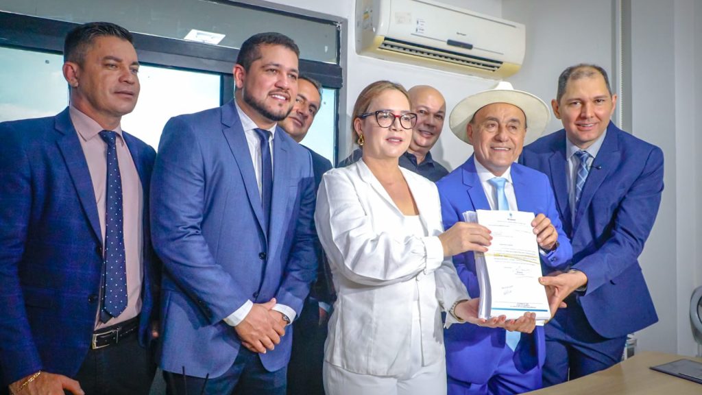 Plano Diretor entregue a Camara de Vereadores 14 e1758658172147