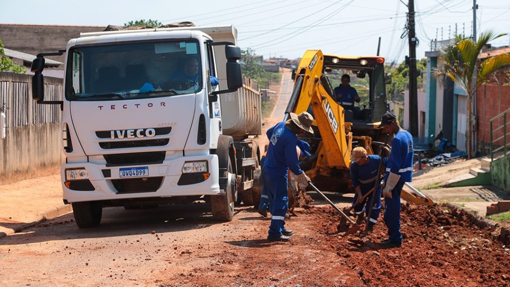 Prefeitura de Rio Branco intensifica recuperação viária no bairro Portal da Amazônia 3 Recuperacao viaria no bairro Portal da Amazonia 6 e1757014421347