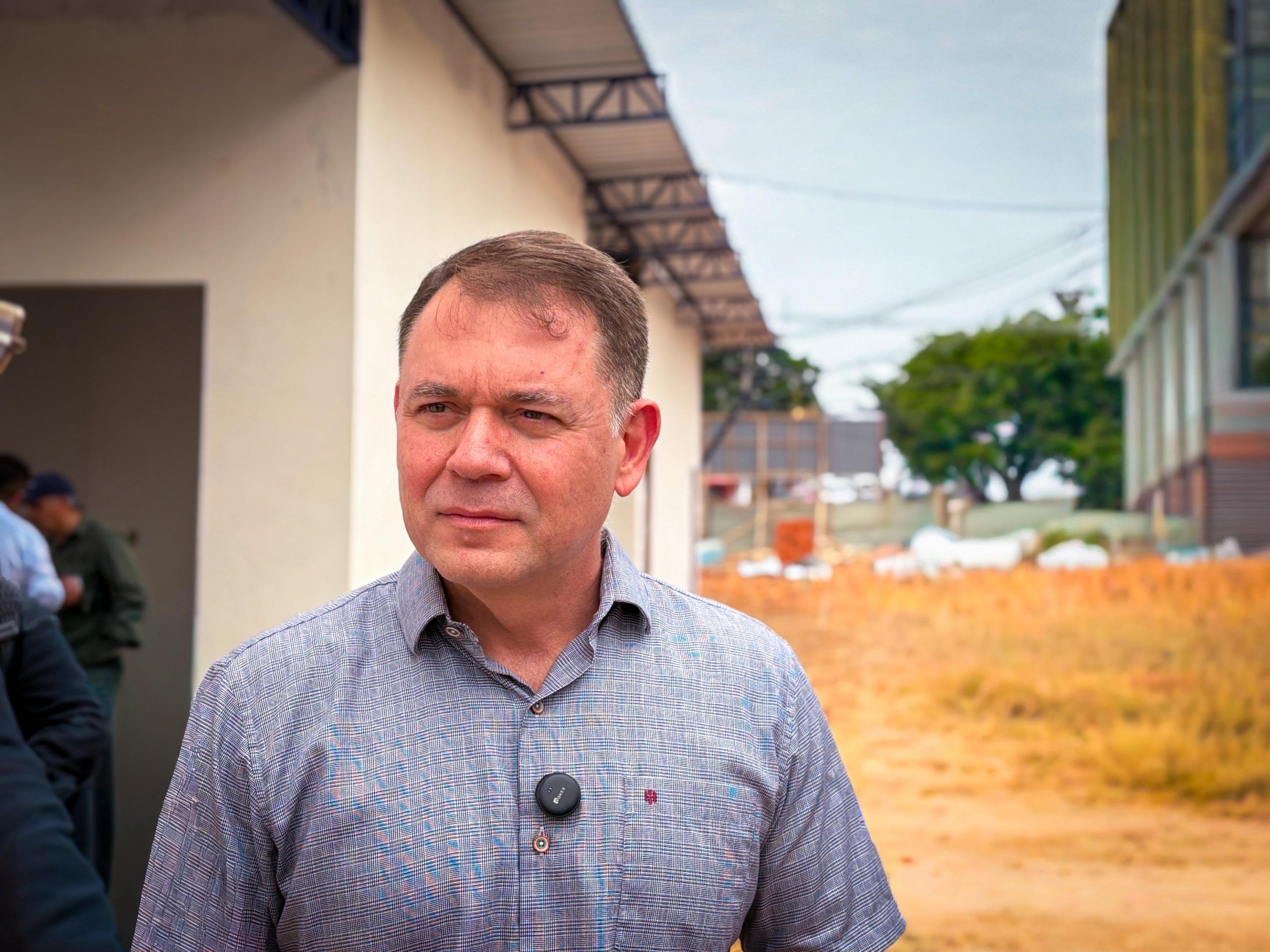 “Esperamos entregar tudo até novembro, em tempo de fortalecer a economia local no período natalino, gerando oportunidade, emprego e renda”, afirmou Alysson. (Foto: Vitória Souza/Secom)