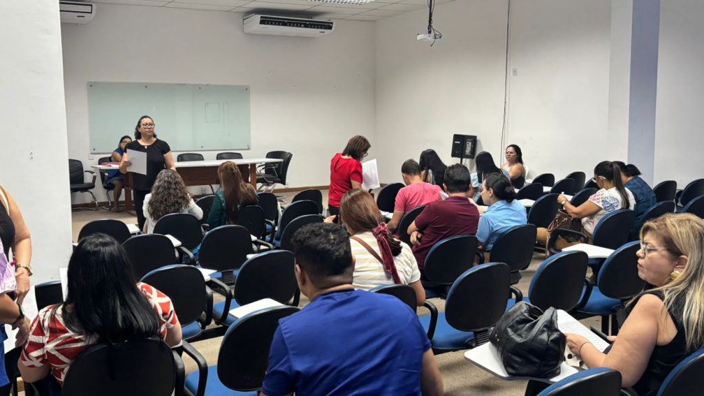 Prefeitura realiza reunião estratégica para monitorar frequência de alunos do Bolsa Família 1 Seme 3 e1757451245337