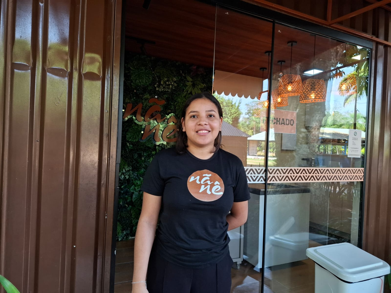 “O festival atrai muitas pessoas e isso representa uma grande oportunidade para nós que vivemos do comércio aqui no Horto”, destacou Letícia (Foto: Kátia Farias/Secom)