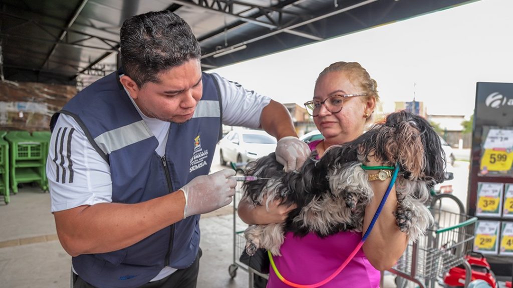 Prefeitura de Rio Branco oferta vacinação antirrábica no Arasuper da Vila Betel durante o mês de setembro 1 Vacinacao PET 11 e1756843633441