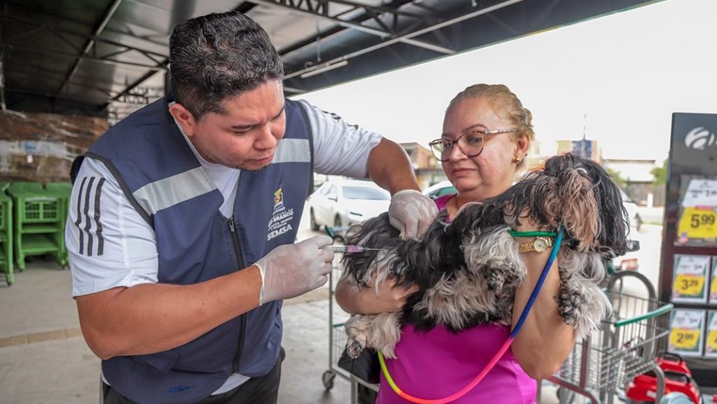 Prefeitura de Rio Branco oferta vacinação antirrábica no Arasuper da Vila Betel durante o mês de setembro 4 Vacinacao PET 11 e1756910417312