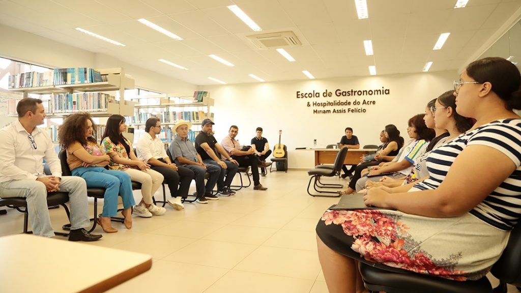 Prefeito de Rio Branco visita Escola de Gastronomia e projeto cultural na Cidade do Povo 5 Visita Escola de Gastronomia e projeto cultural na Cidade do Povo 3 e1756995598709