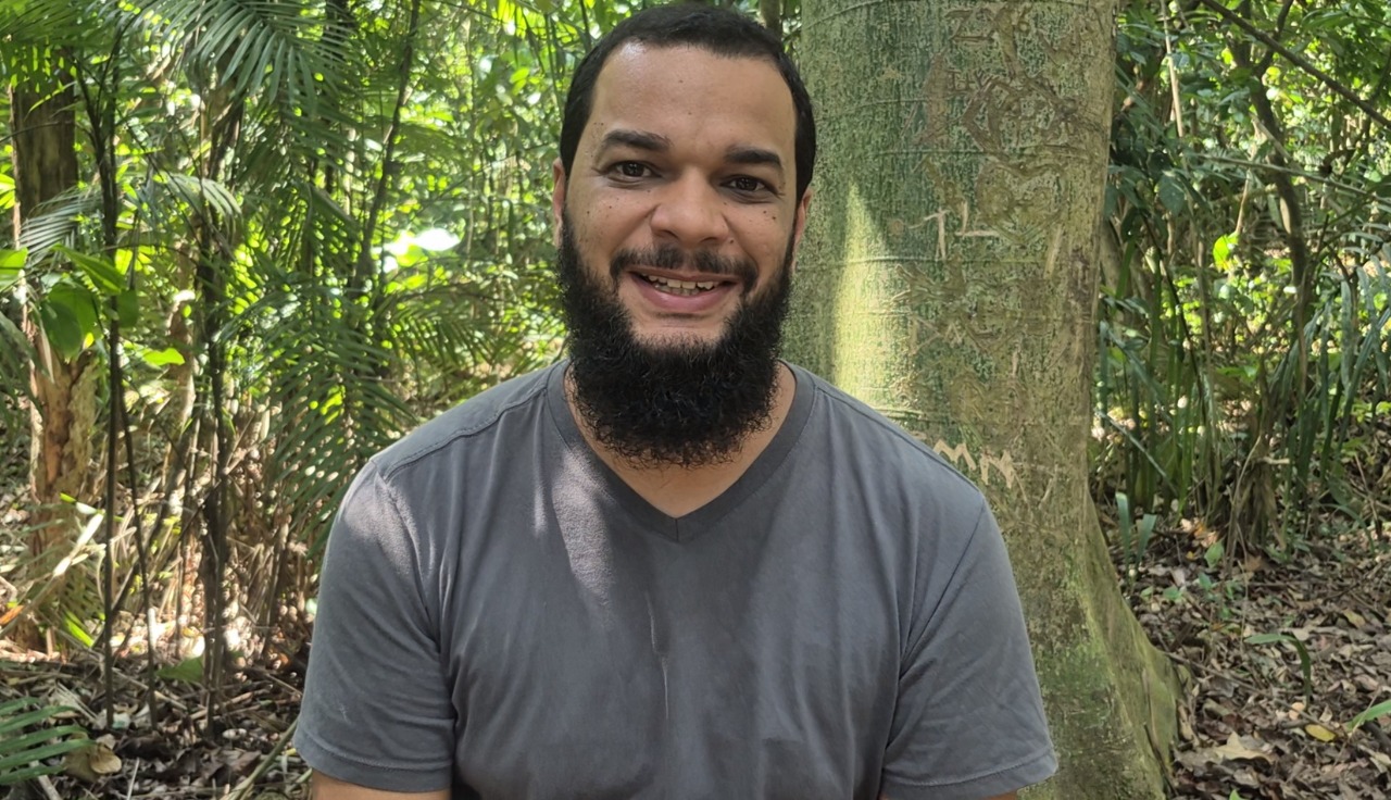 Deivid de Menezes, criou o projeto “Aves do Horto Florestal” na plataforma de ciência cidadã iNaturalist (Foto: Marinara Lusvardi/Secom)