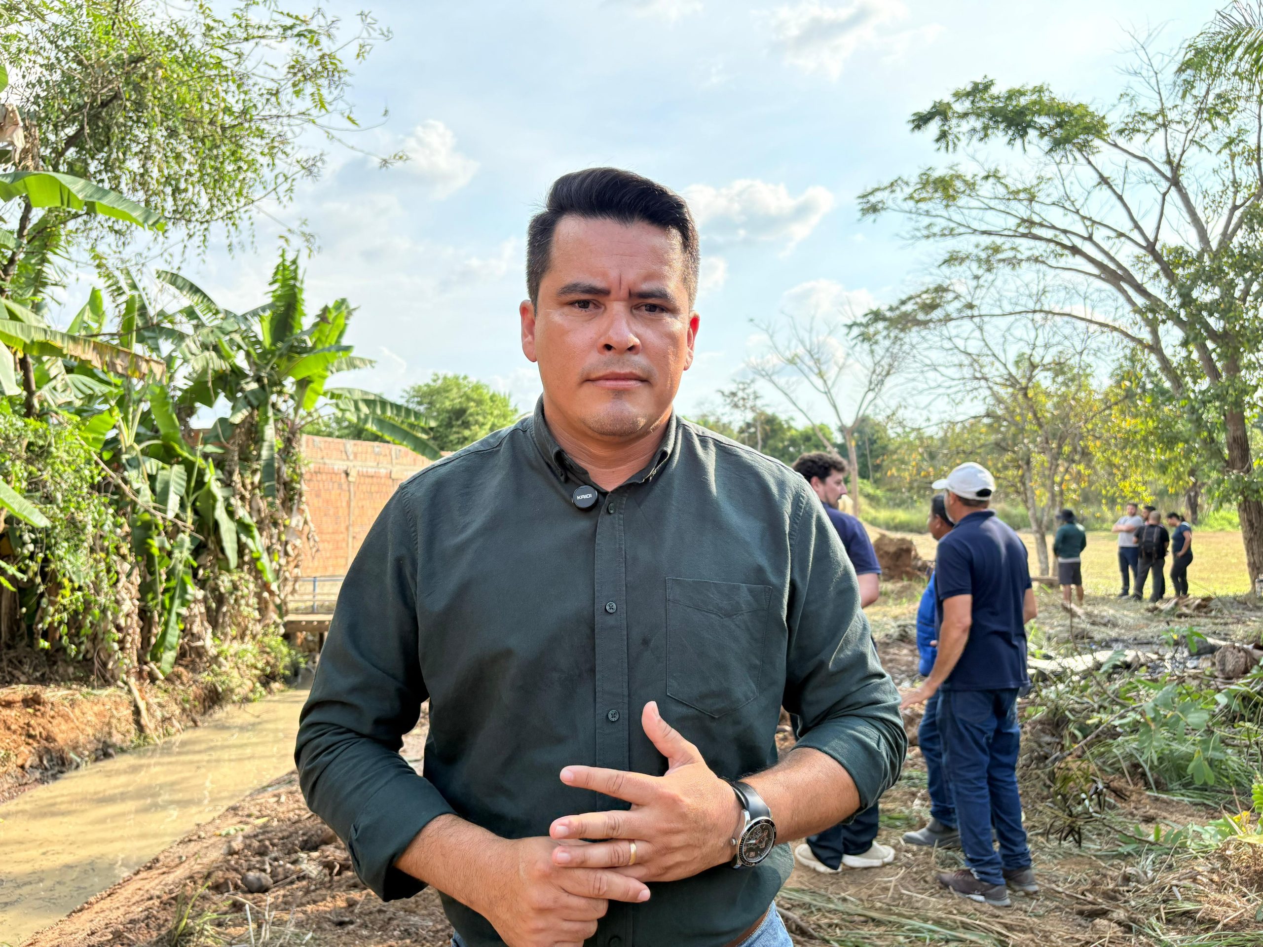 “A prefeitura trabalha na desobstrução e limpeza em 78 córregos, nas dez regionais da capital”, disse Anderson. (Foto: Katiussi Melo/Secom)